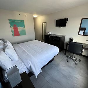 Travelodge By Wyndham Queens